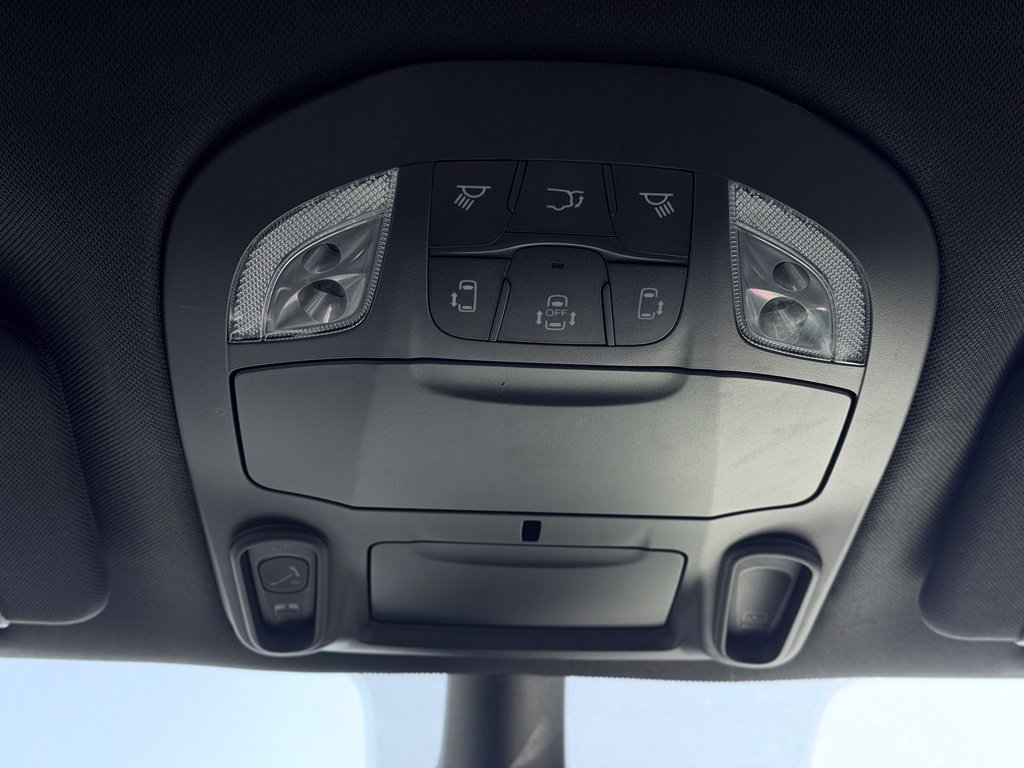 Certified 2025 Chrysler Pacifica Limited FWD image 54