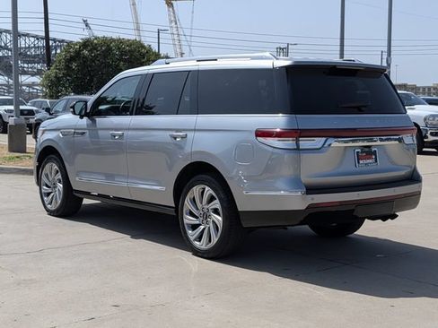 Used 2024 Lincoln Navigator Reserve AWD/4WD image 9