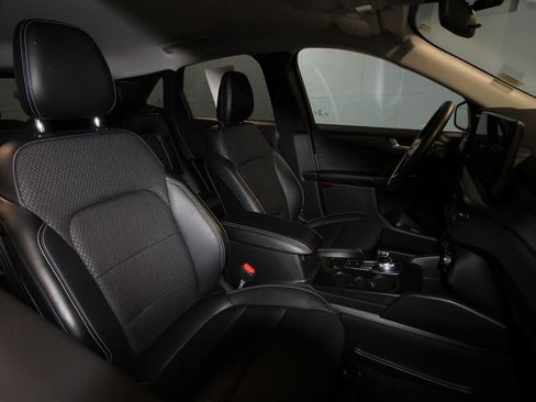 Used 2025 Ford Escape SE w/ Class II Trailer Tow Package FWD image 23