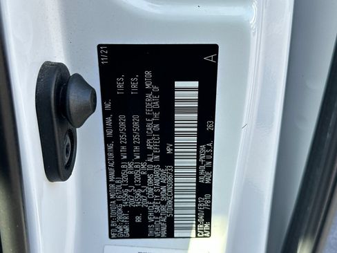 Used 2022 Toyota Sienna XSE FWD image 36