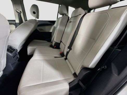 Used 2021 Volkswagen Tiguan SEL FWD image 25