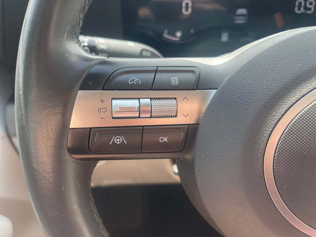 Used 2025 Hyundai Kona SEL FWD image 16