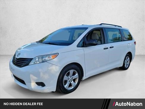 Used 2014 Toyota Sienna L FWD image 1