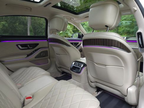 Used 2021 Mercedes-Benz S 580 4MATIC Sedan w/ AMG Line image 19