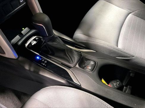 Certified 2024 Toyota Corolla Cross SE Hybrid w/ Moonroof Package image 18