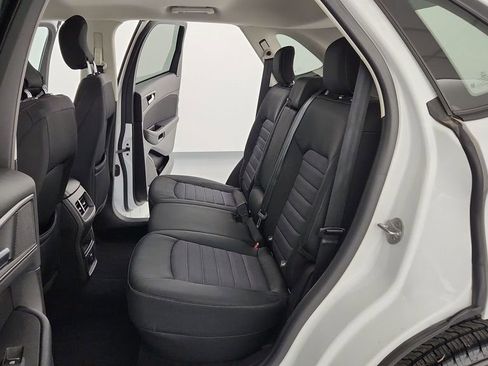 Used 2017 Ford Edge SE image 24