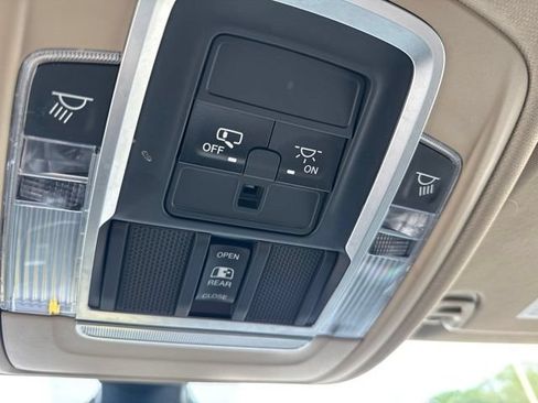 Used 2019 RAM 1500 Laramie AWD/4WD image 20