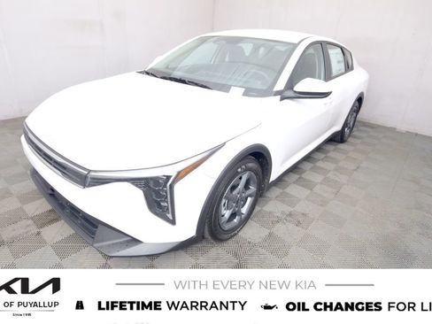 New 2025 Kia K4 LXS image 1