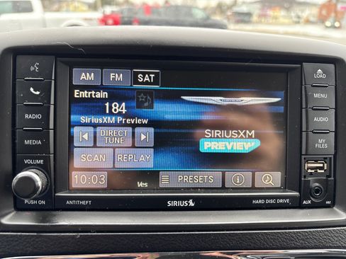 Used 2016 Chrysler Town & Country Touring image 29