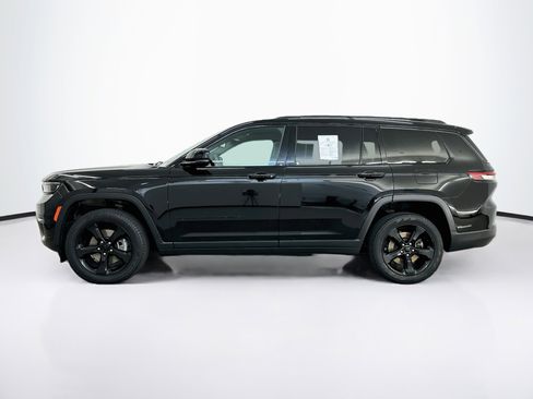 Used 2023 Jeep Grand Cherokee L Limited w/ Black Appearance Package AWD/4WD image 4