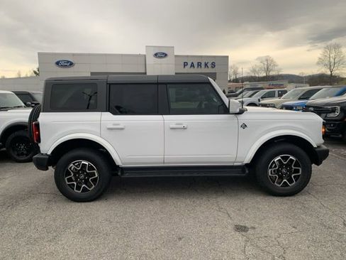 New 2025 Ford Bronco Outer Banks image 9