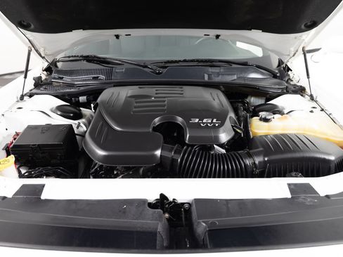 Used 2018 Dodge Challenger SXT RWD image 31