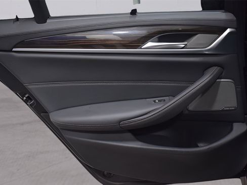 Used 2019 BMW M550i xDrive w/ Premium Package 2 image 26