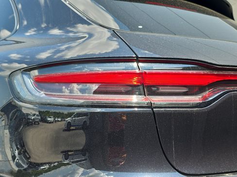 Used 2025 Porsche Macan AWD/4WD image 13