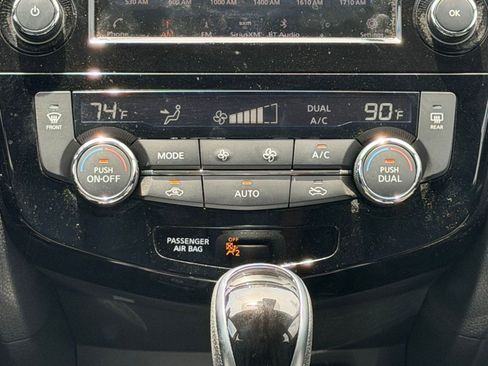 Used 2021 Nissan Rogue Sport SV w/ Technology Package FWD image 17