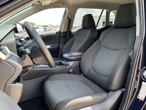 Used 2025 Toyota RAV4 XLE AWD/4WD image 23