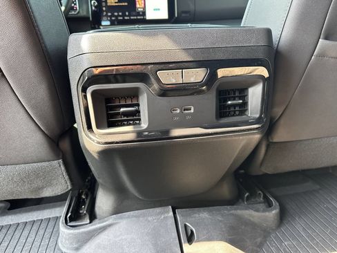 Used 2024 GMC Sierra 1500 AT4 w/ Technology Package AWD/4WD image 23