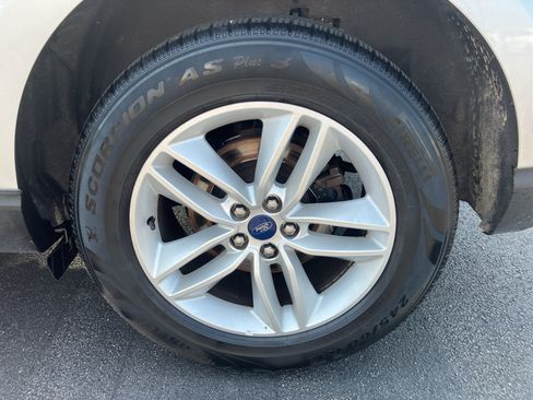 Used 2018 Ford Edge SEL AWD/4WD image 11