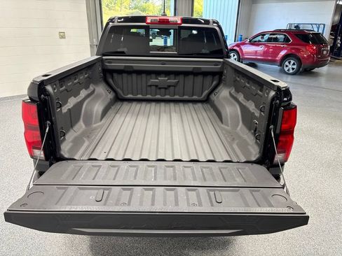 Used 2025 Chevrolet Colorado ZR2 w/ Technology Package AWD/4WD image 64