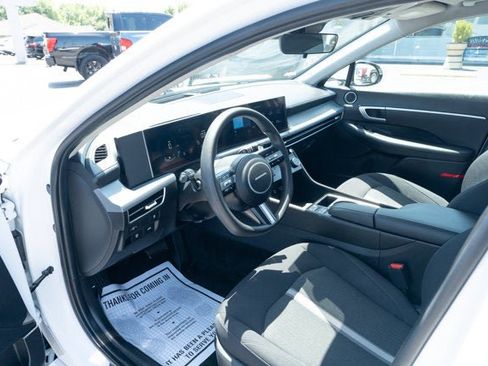 Used 2025 Hyundai Sonata SEL FWD image 17