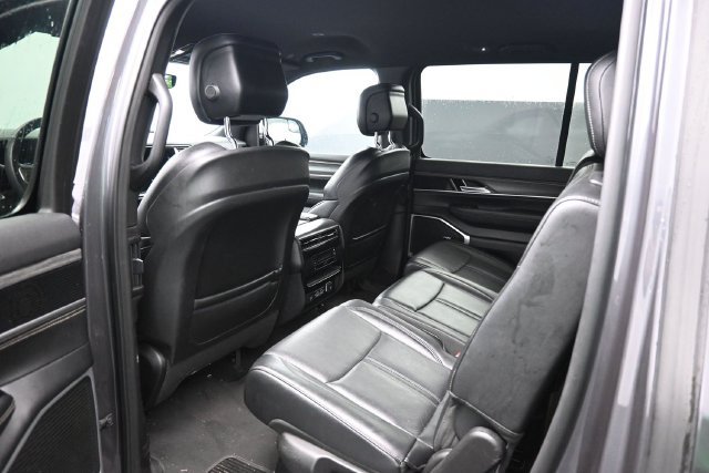 Used 2024 Jeep Wagoneer L Series III w/ Flexible Seating Group AWD/4WD image 12