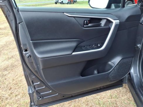 Used 2019 Toyota RAV4 LE FWD image 22