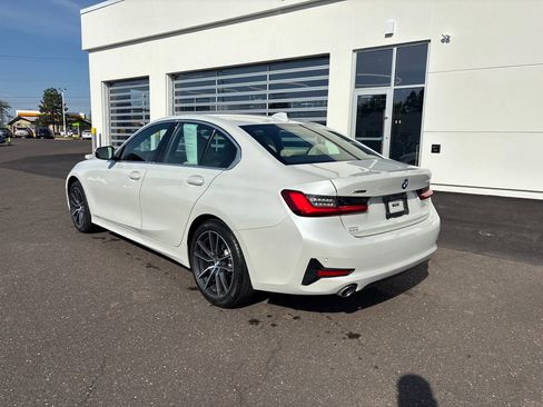Used 2020 BMW 330i xDrive Sedan w/ Convenience Package AWD/4WD image 4