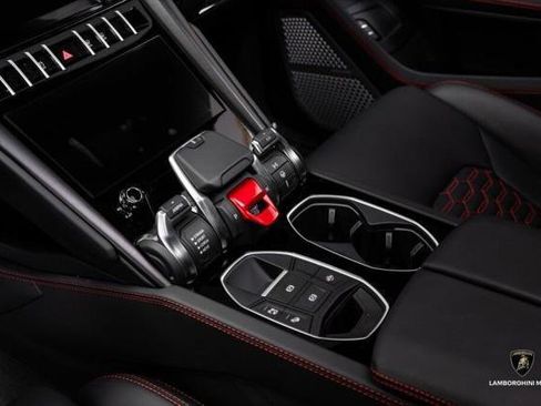 Used 2024 Lamborghini Urus S AWD/4WD image 32