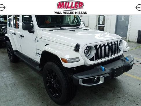 Used 2024 Jeep Wrangler Unlimited Sahara w/ Technology Group AWD/4WD image 1