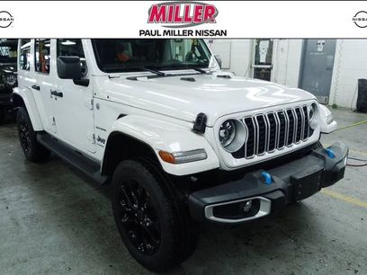 Used 2024 Jeep Wrangler Unlimited Sahara w/ Technology Group