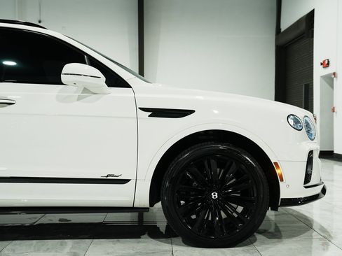 Used 2022 Bentley Bentayga Speed image 11