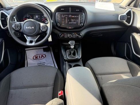 Used 2022 Kia Soul LX w/ Technology Package FWD image 8