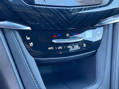 Used 2025 Cadillac XT6 Premium Luxury image 29