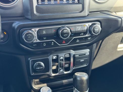 Used 2021 Jeep Wrangler Unlimited Sahara AWD/4WD image 19