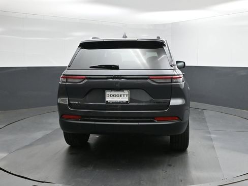 New 2025 Jeep Grand Cherokee Limited w/ Black Appearance Package image 8