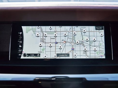 Used 2024 Rolls-Royce Phantom Sedan RWD image 90