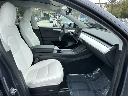 Used 2023 Tesla Model Y Long Range image 17