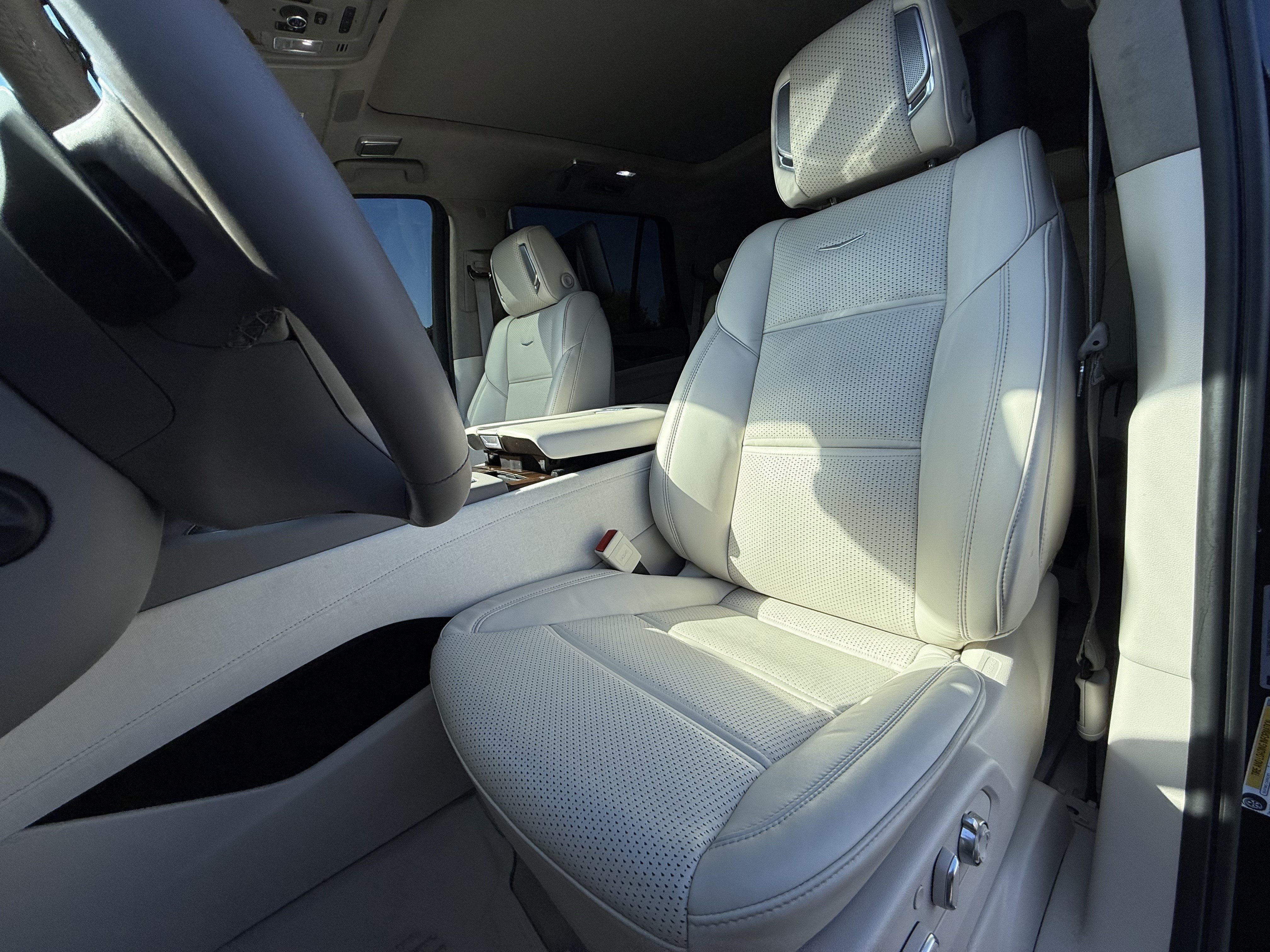Used 2024 Cadillac Escalade Sport Platinum AWD/4WD image 16