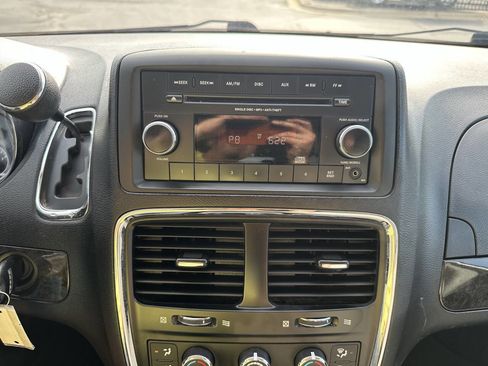 Used 2012 Dodge Grand Caravan SE FWD image 17