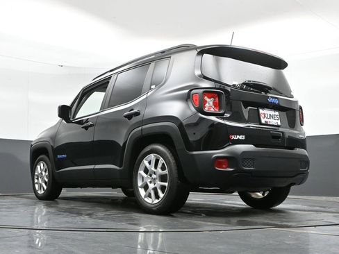 Used 2019 Jeep Renegade Latitude FWD image 41