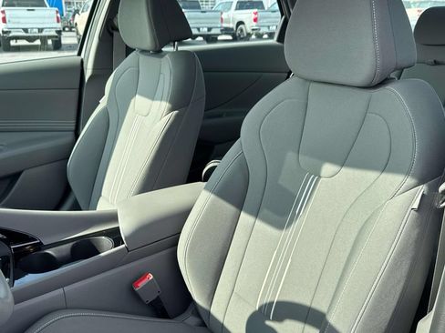 Used 2024 Hyundai Elantra SEL w/ Convenience Package FWD image 30