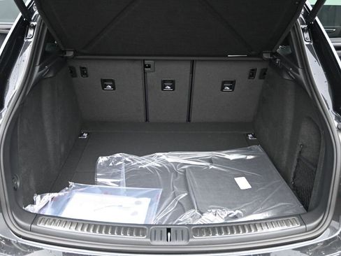 New 2026 Porsche Macan image 22