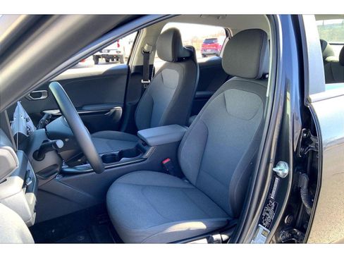 Used 2025 Kia K4 LX image 21