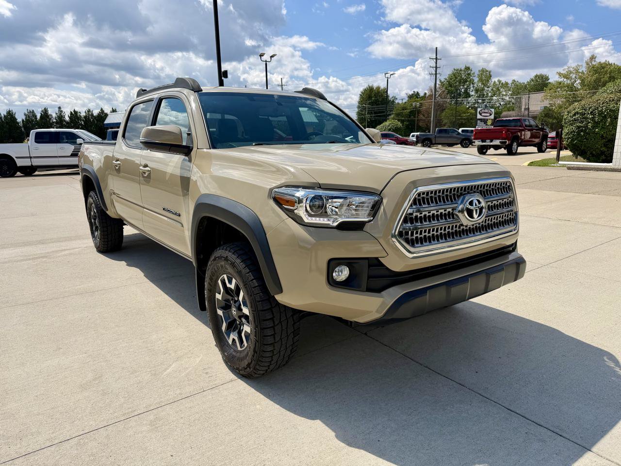 Used 2016 Toyota Tacoma TRD Off-Road w/ Premium & Technology Package AWD/4WD image 5