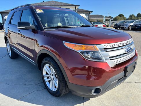 Used 2015 Ford Explorer XLT w/ Equipment Group 202A image 2