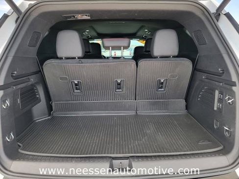Used 2024 Chevrolet Traverse RS w/ LPO, Floor Liner Package FWD image 31
