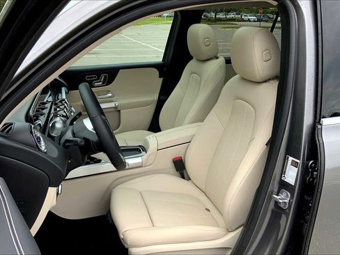 Certified 2025 Mercedes-Benz GLB 250 4MATIC image 12