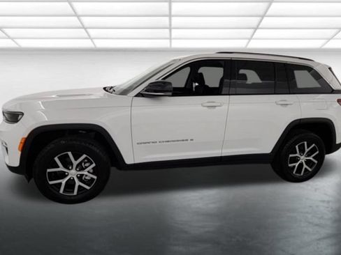Used 2024 Jeep Grand Cherokee Limited AWD/4WD image 4