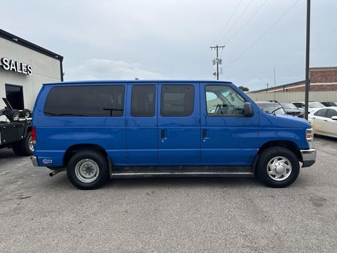 Used 2014 Ford E-350 and Econoline 350 XLT image 5