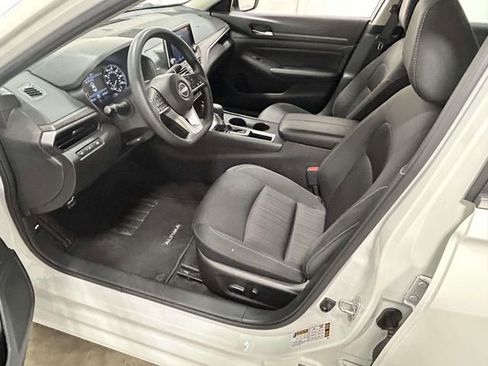 Used 2025 Nissan Altima 2.5 SV image 11